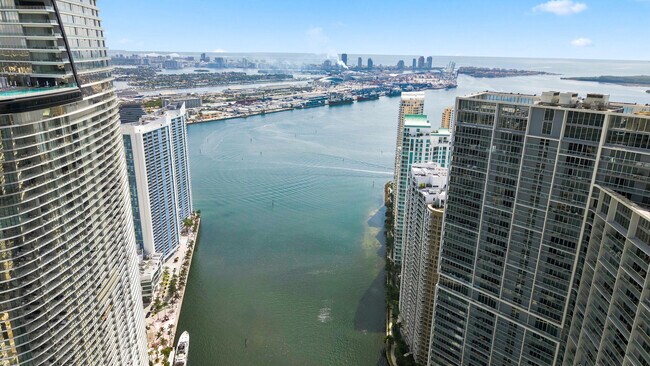Building Photo - 465 Brickell Ave