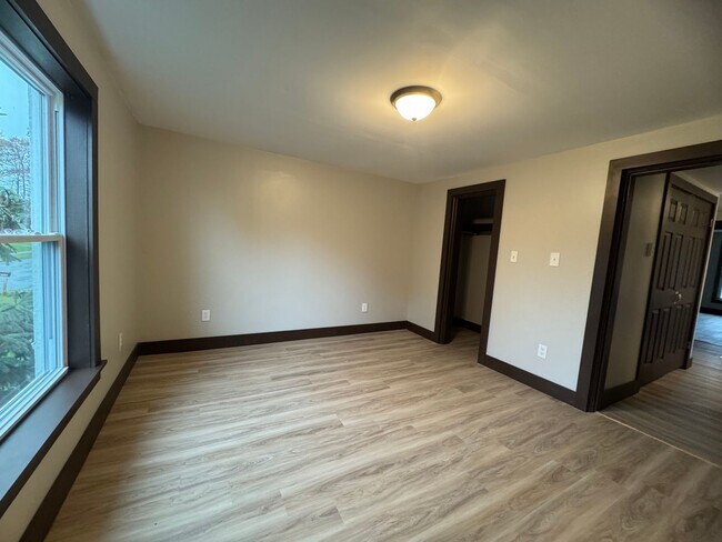 Building Photo - 9612 Bowman St