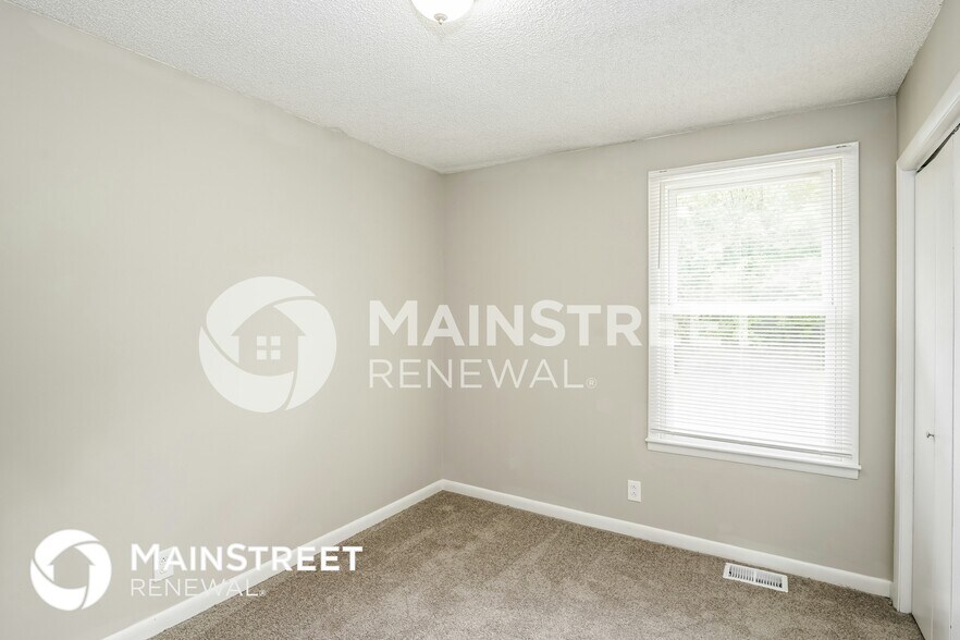 Building Photo - 233 Evergreen Cir