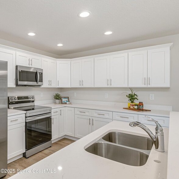 Building Photo - 177 Hidden Woods Pl