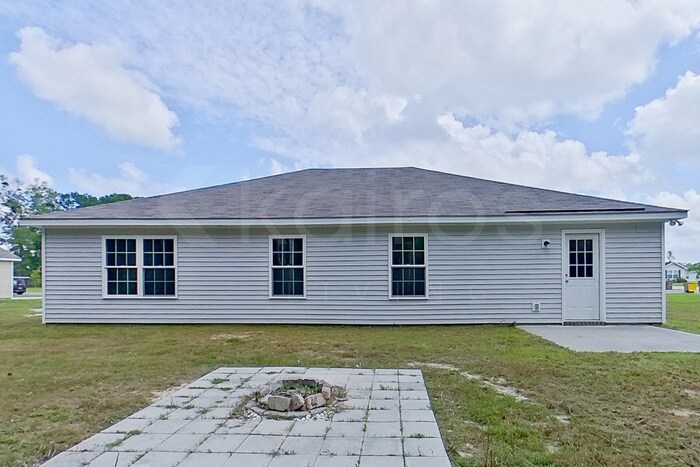 Building Photo - 223 Western Red Cedar Dr