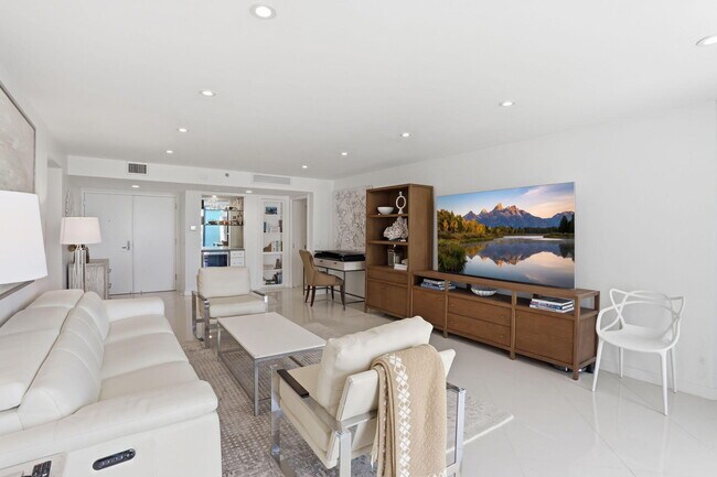 Building Photo - 3210 S Ocean Blvd