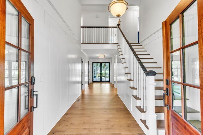 Building Photo - Gorgeous Waterfront Home on Isle of Hope