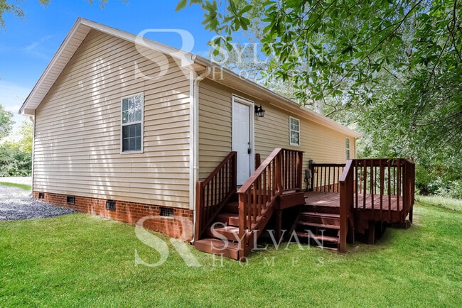 Building Photo - Cute, cozy and comfortable