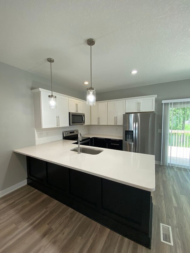 Building Photo - Beautiful and Unique Carriage House style home!