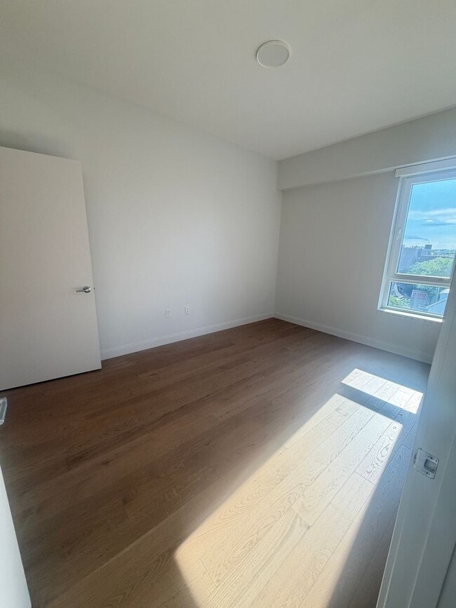 Building Photo - Beautiful Apartment in Allston