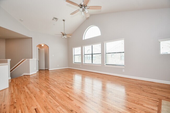 Building Photo - 3715 Main Plaza Dr