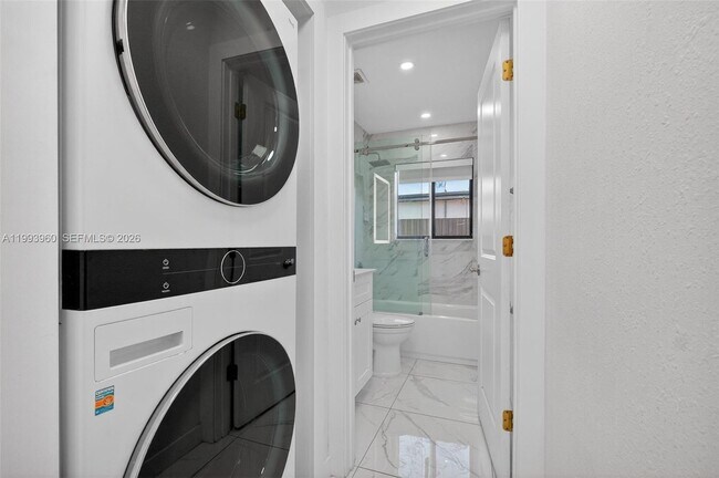 Building Photo - 2492 SW 44th St