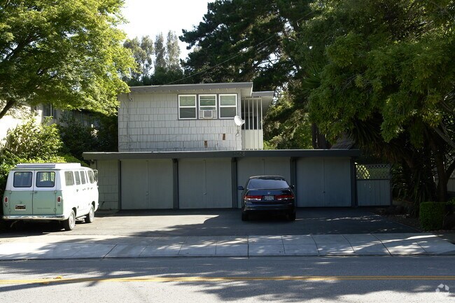Primary Photo - 1118 Laurel St