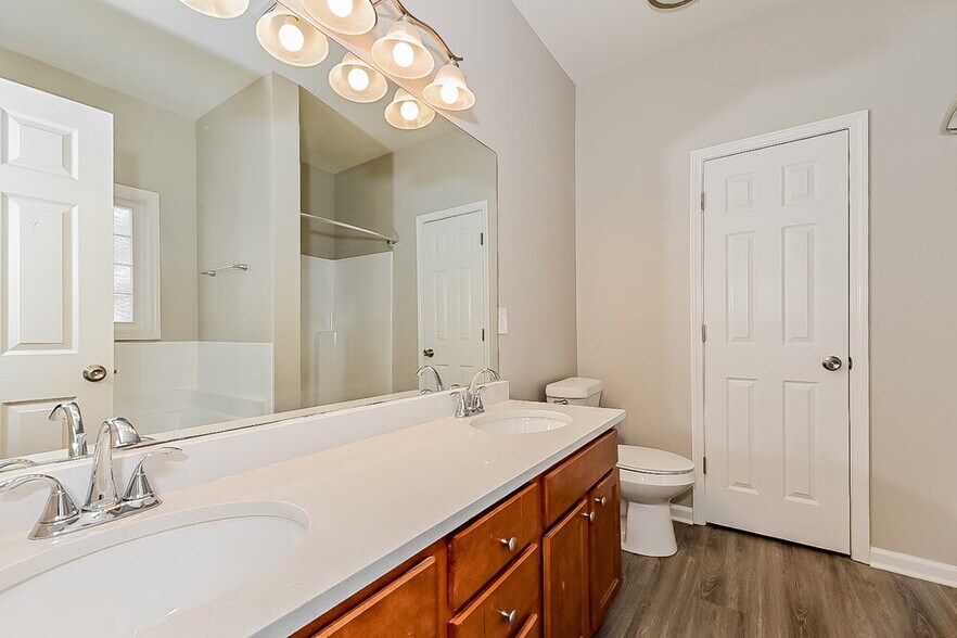 Building Photo - 512 Anglewood Trace