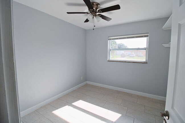Building Photo - 3-Bed, 2-Bath Home with Spacious Fenced Yard in Pinellas Park!