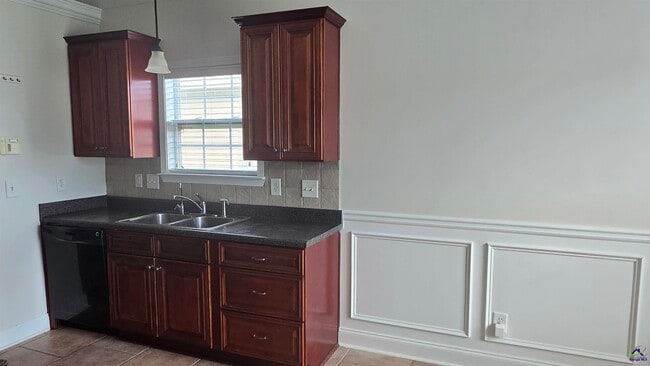 Building Photo - 213 Summerstone Bend