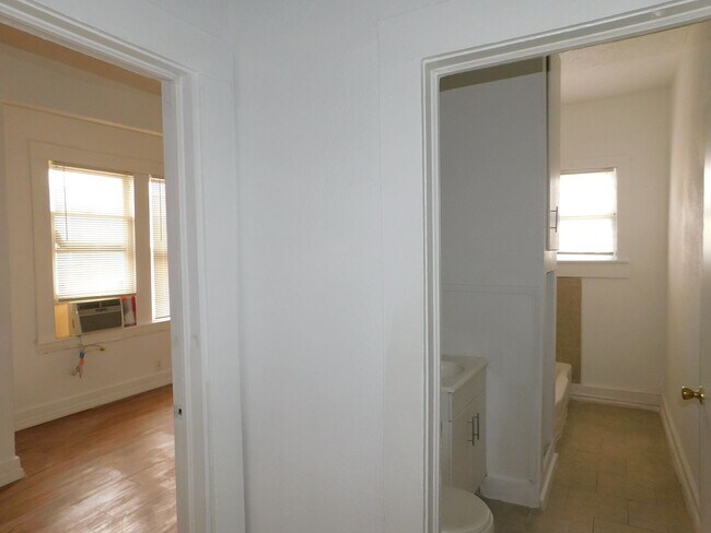 Building Photo - Cozy & Convenient Living in San Antonio’s East Side