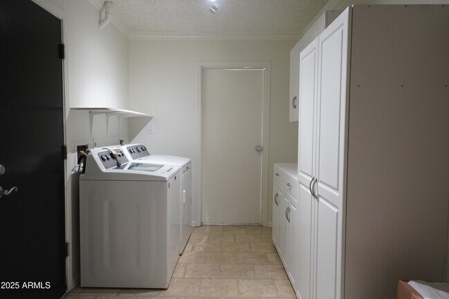 Building Photo - 8902 E Cholla St