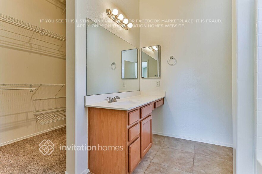 Building Photo - 11025 E Abilene Ave