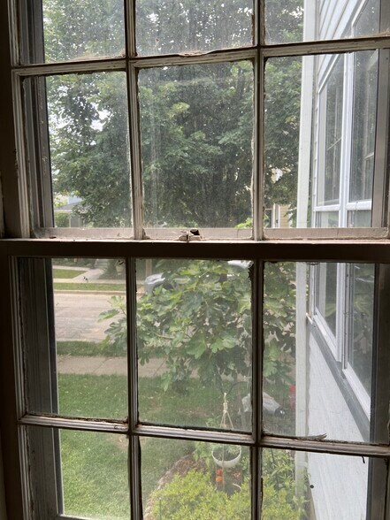 Enjoy the peace and quiet - 24 E Maple St
