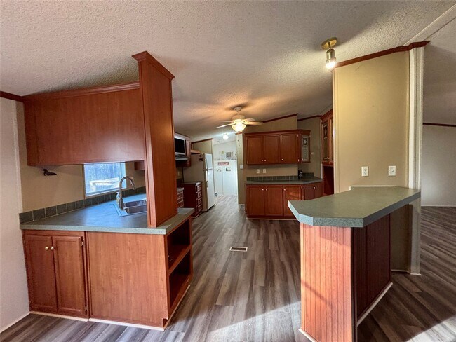 Building Photo - 111 Lakeside Woods Dr