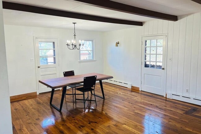 Building Photo - 3900 Laurel Rd