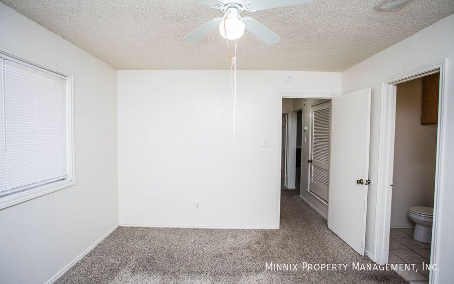 Building Photo - 8208 Vernon Ave