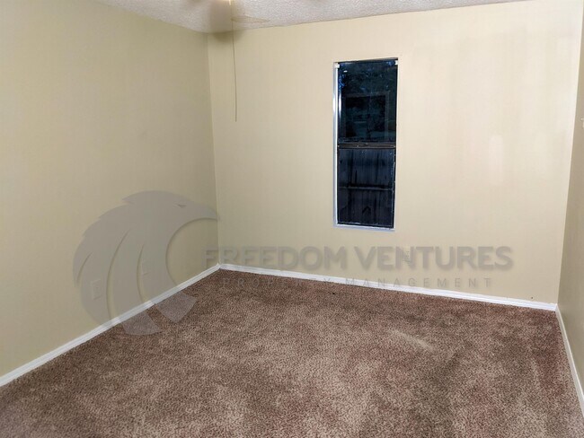 Building Photo - 2300 Grayson Valley Dr