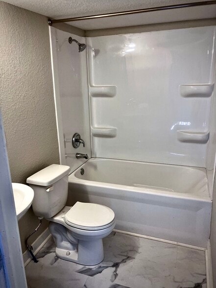 Building Photo - 2505 E 2nd St N