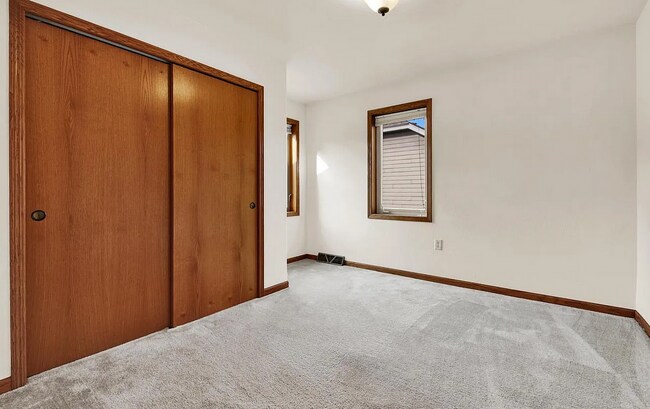 third bedroom - 407 Century Oak Dr