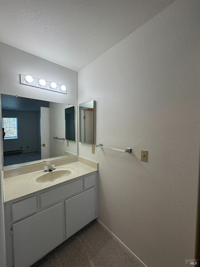 Building Photo - 375 Lighthouse Dr