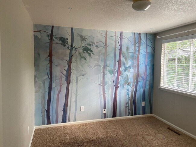 Building Photo - Charming 3 Bed 3 Bath Home - Available Aug...