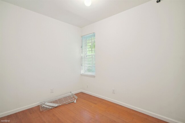 Building Photo - 3 br, 1 bath Triplex - 1616 WILLINGTON ST ...