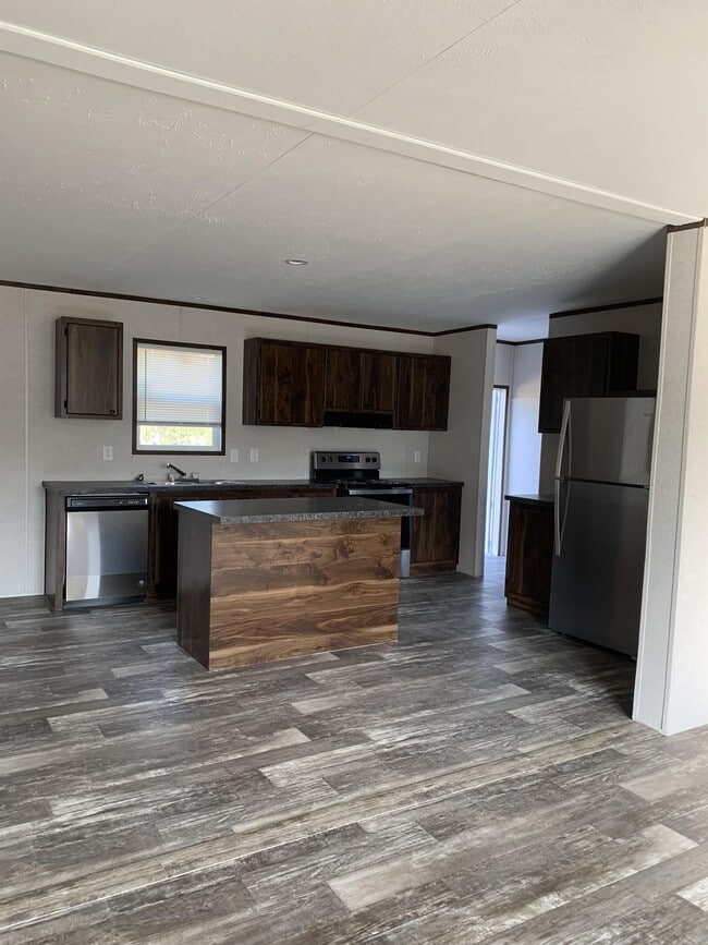 Building Photo - 104 Bristol St