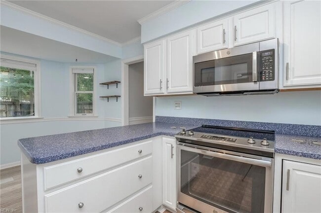 Building Photo - 521 Shakespeare Dr