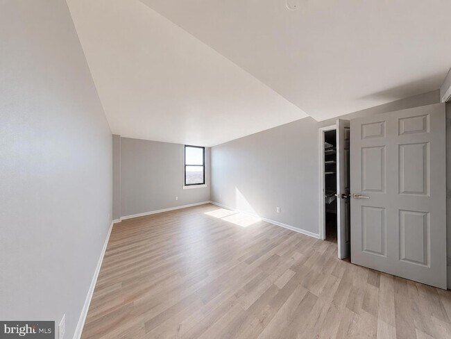 Building Photo - 4600 Duke St