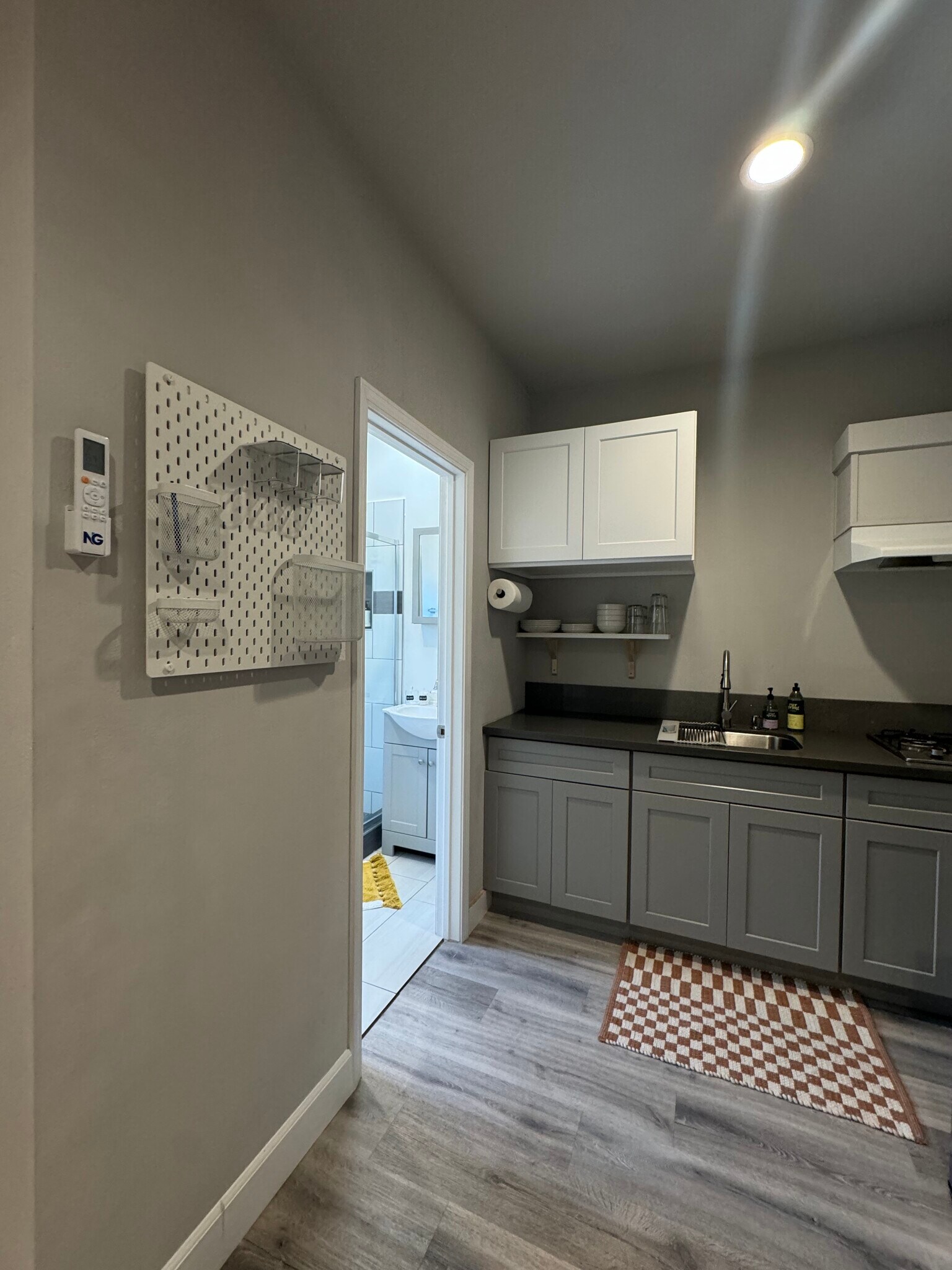 Building Photo - 5827 Rose Ave