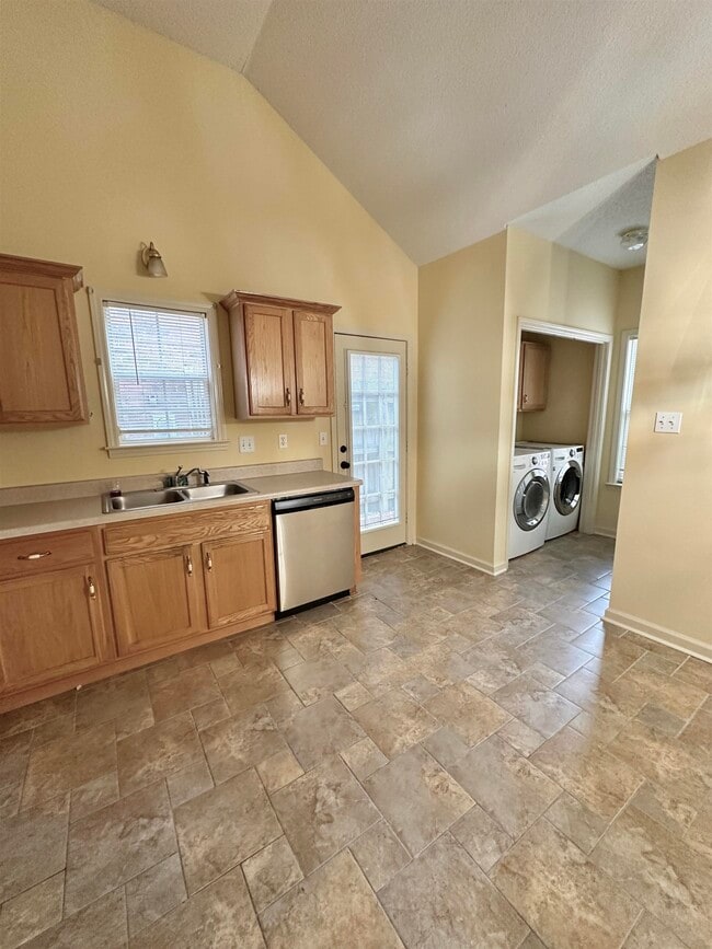 Building Photo - 596 W Ashley Glen Cir