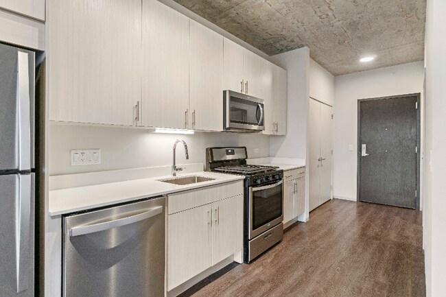 Building Photo - 747 S Clark St