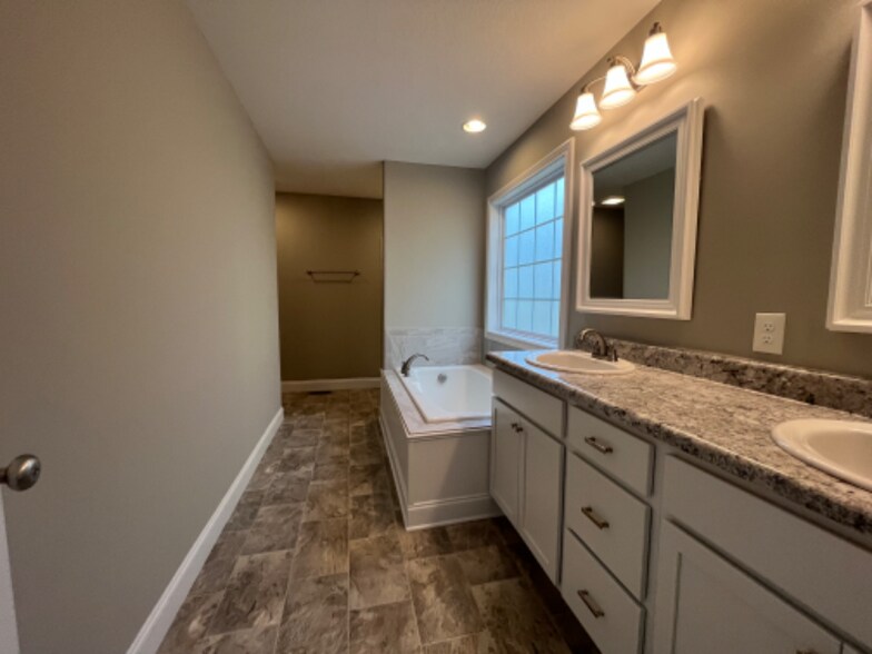 Building Photo - 3626 Meredith Lynn Wy