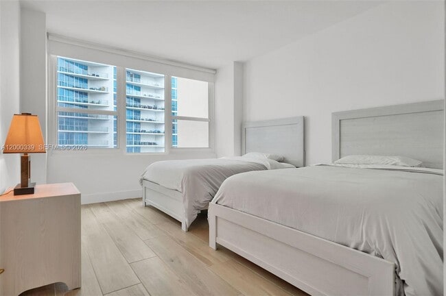 Building Photo - 3505 S Ocean Dr