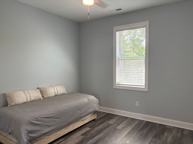 Building Photo - New home in Pine Knoll Shores