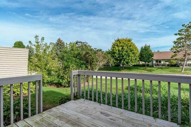 Building Photo - 663 Amphitheater Dr