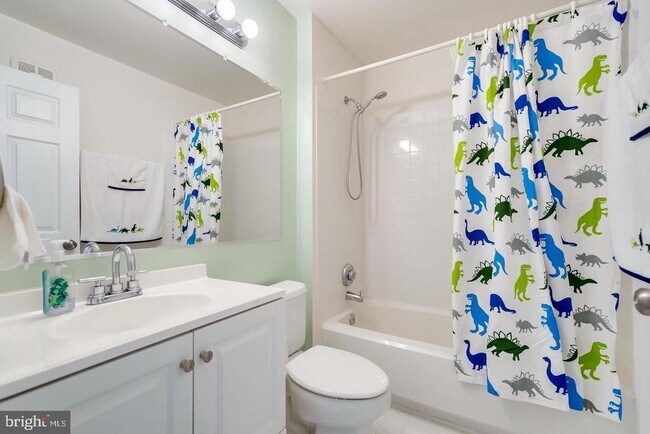 Building Photo - 7046 Falls Reach Dr