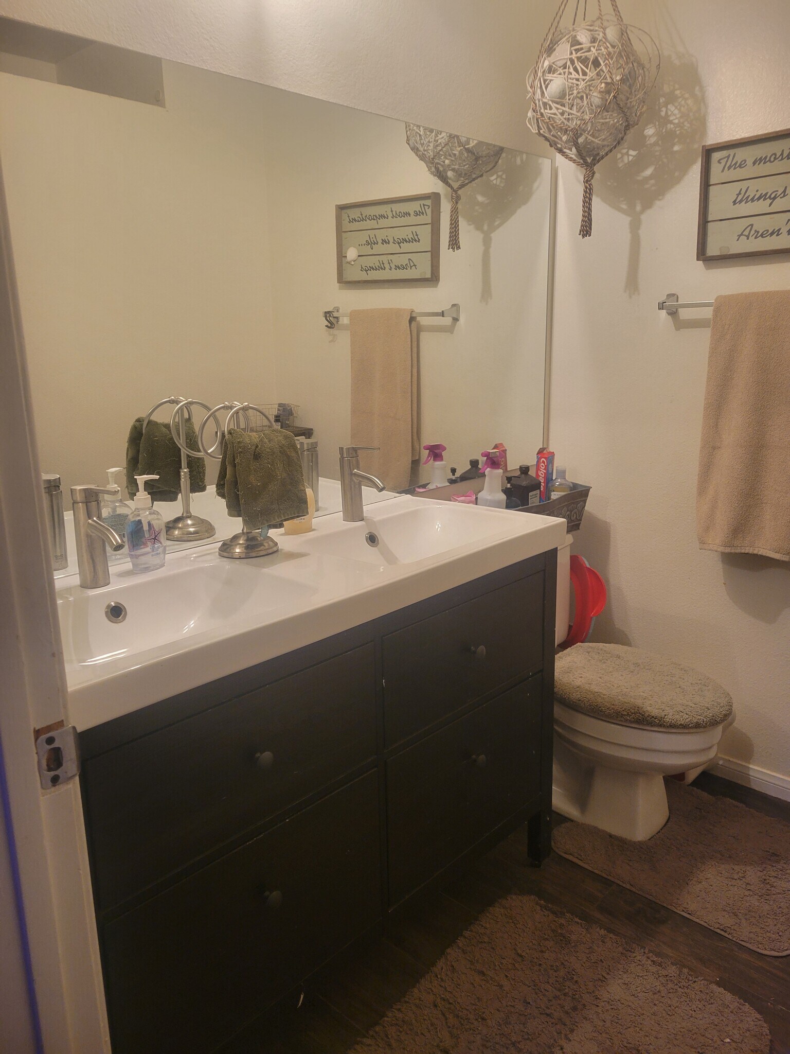 Hall Bath - 3114 E Oquendo Rd