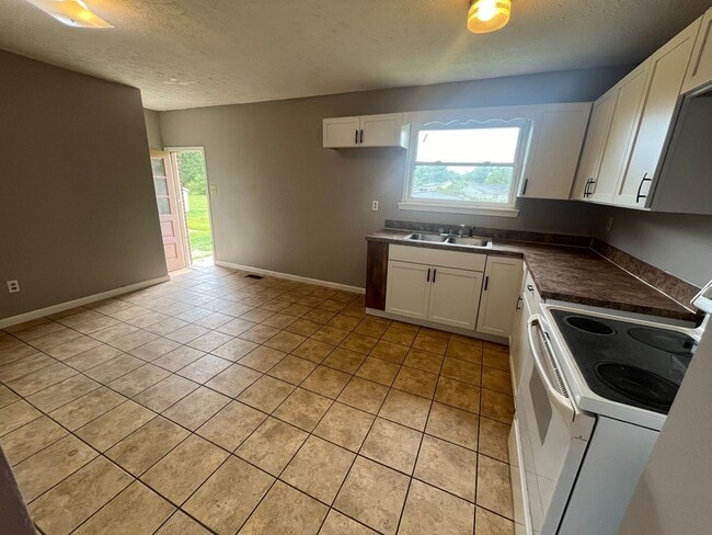 Building Photo - 4-5 Bedroom With 1 Bathroom