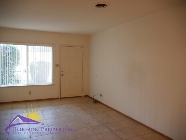 Building Photo - 2741-2743 El Caprice Dr