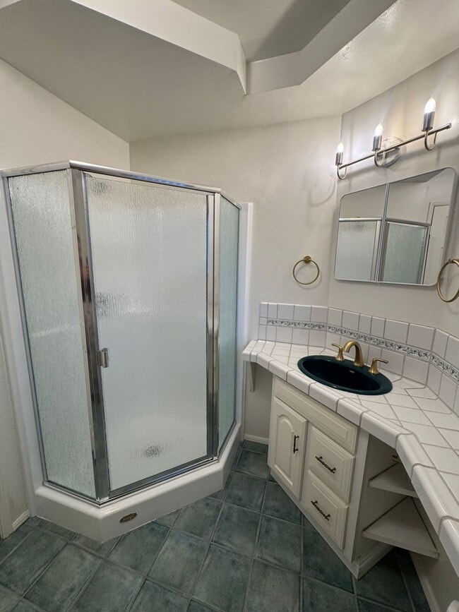 Building Photo - 5 Bedroom, 3.5 Bath, Beautiful 1,856 SQ FT...