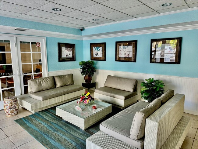 Building Photo - 151 NE 16th Ave