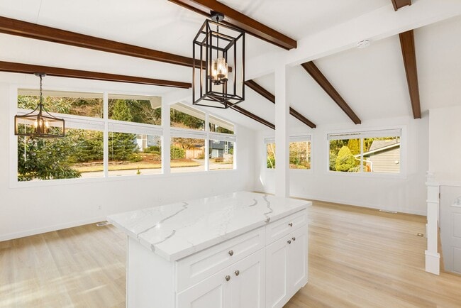 Building Photo - Gorgeous Fully Renovated 5 Bedroom Redmond/Bellevue/Kirkland Border