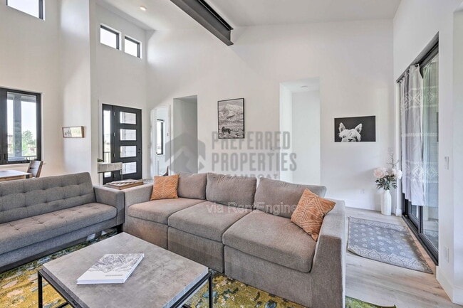 Building Photo - 30610 Boot Ct