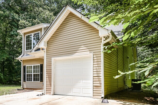 Building Photo - 225 Riverbend Dr