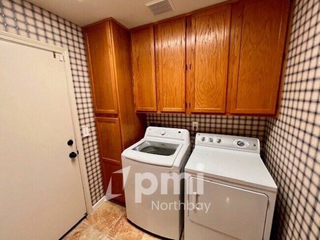 Building Photo - 3137 Sonoma Valley Dr