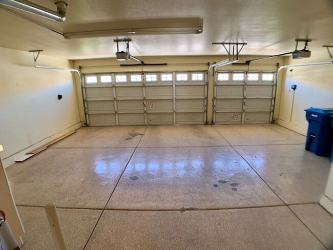 Building Photo - 9679 Ridgebluff Ave